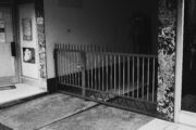 How to Choose Stairway Retractable Baby Gate: A Complete Guide for Safety-Conscious Parents
