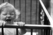 Retractable vs Swinging Baby Gates: A Complete Guide to Choosing the Right Safety Gate for Your Home